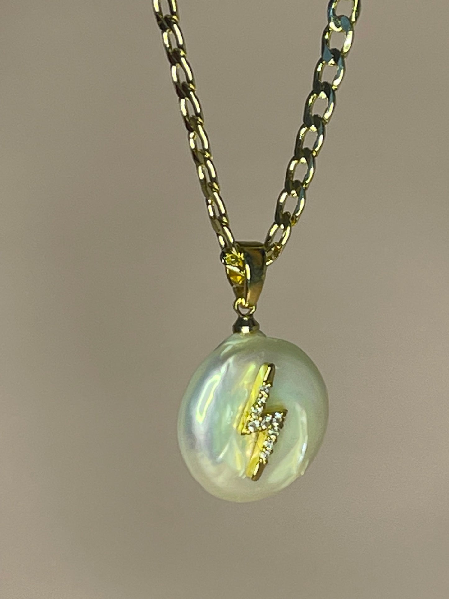 PEARL BOLT NECKLACE