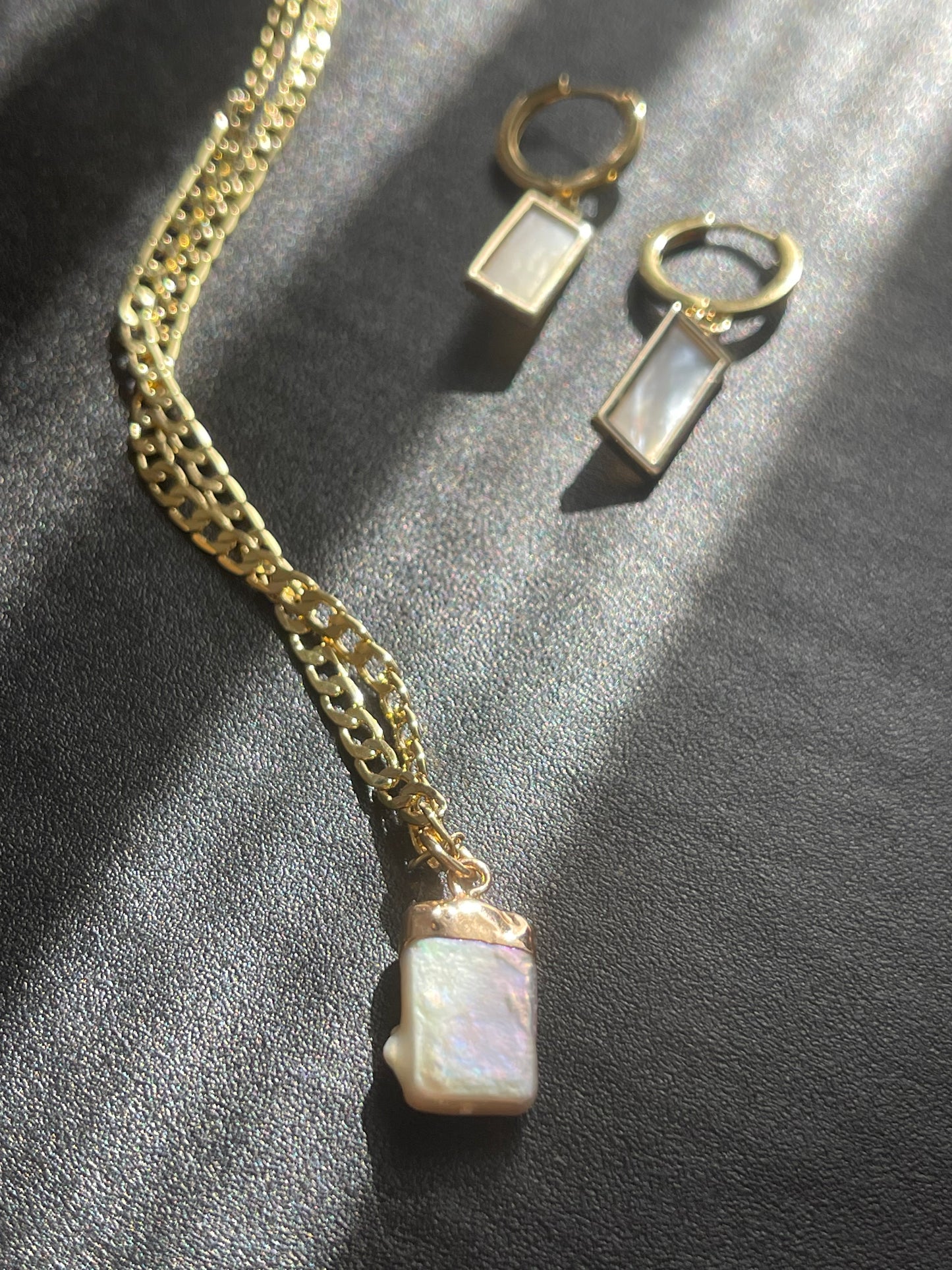 MOTHER OF PEARL NECKLACE