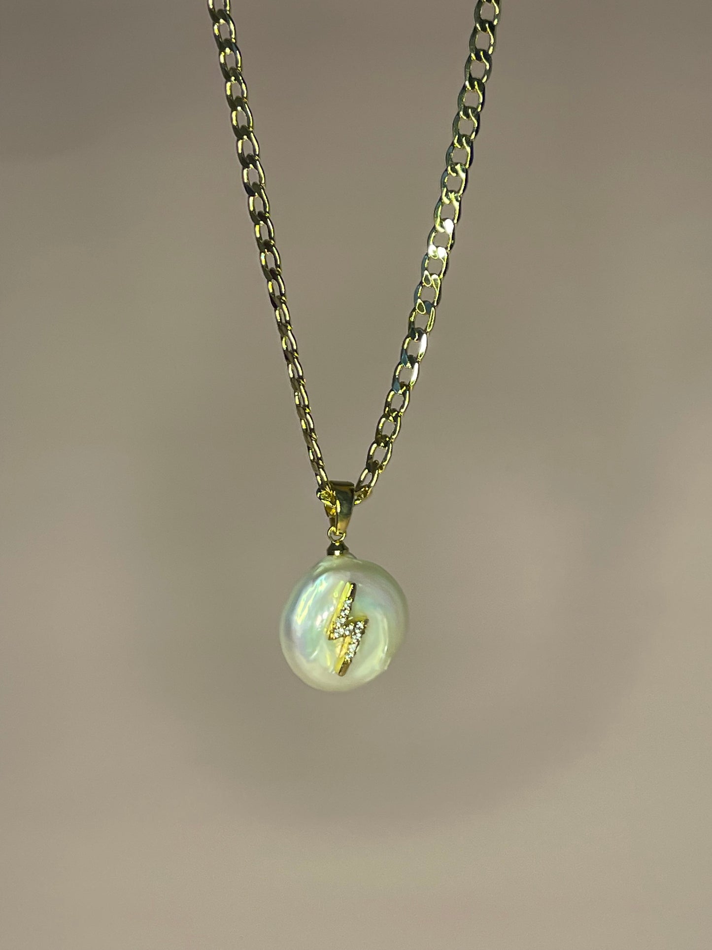 PEARL BOLT NECKLACE